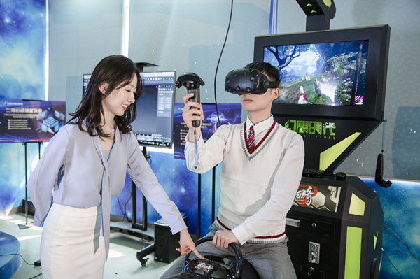 初中高生学VR新技术专业，开启新世界