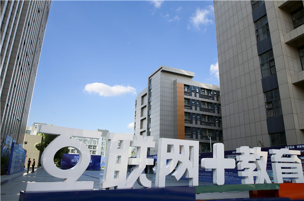 想學(xué)互聯(lián)網(wǎng)技術(shù)，怎么學(xué)？