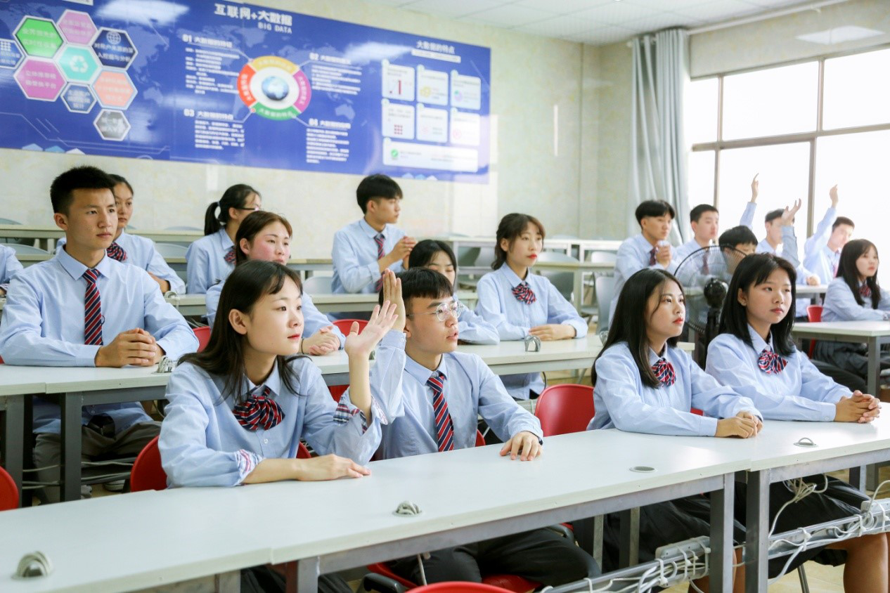南京新华电脑专修学院是正规学校吗?