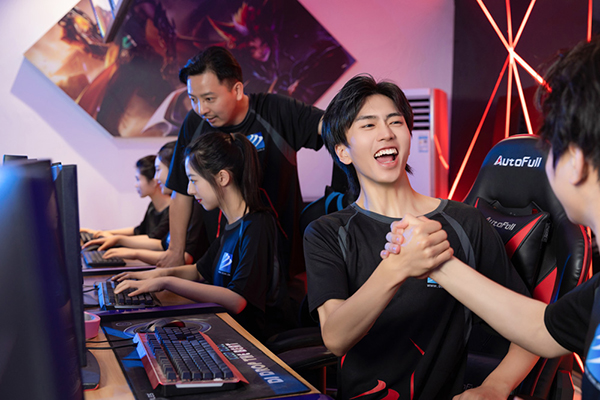 读<a href=http://njxh.cn target=_blank class=infotextkey>高中</a>好还是读职高好