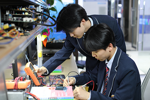 中考后学PLC编程和工业机器人怎么样？