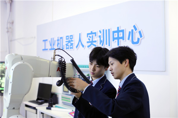 智能制造扬帆起航——透视行业浪潮与南京新华人才培养新机遇