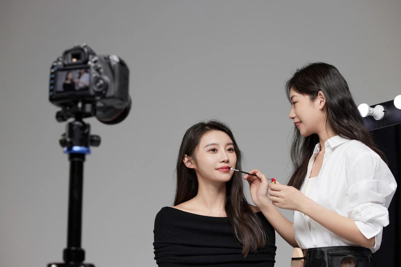 彩妆行业复苏背后，