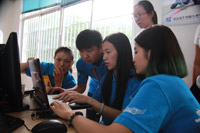 蓝队同学认真讨论