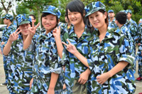 首日遇上“舒服天” 新生军训欢乐多
