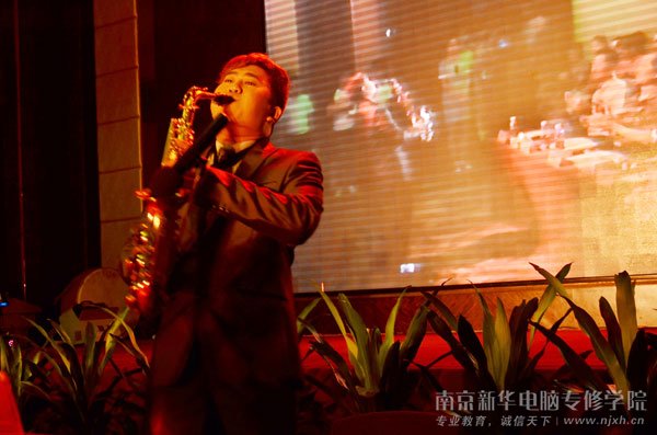 学生萨克斯风表演