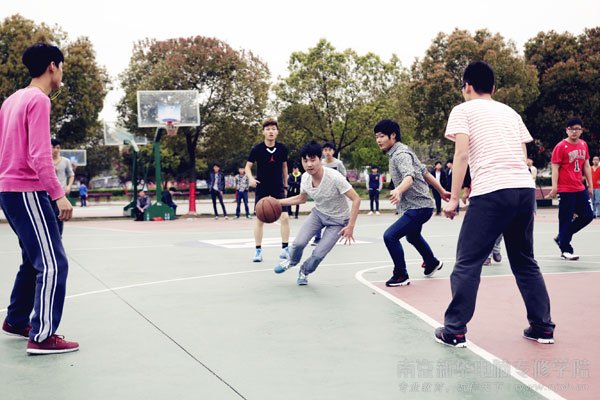 High动篮球 绽放青春激情