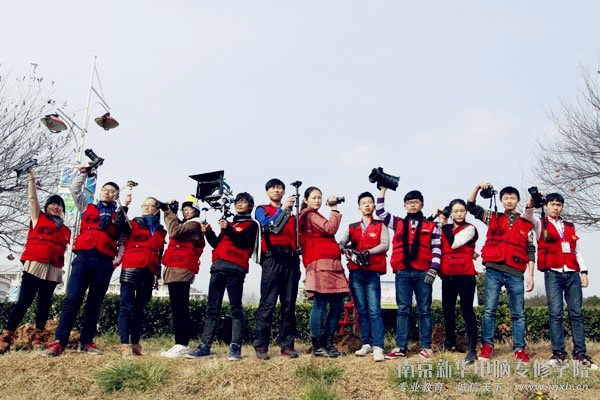 ���ɣ�����һ��ƴ��������һ��ɳ�