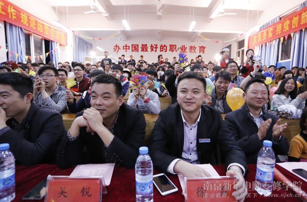 �����ڼ������䡢���໶��Ĺ��貽�п�ʼ��