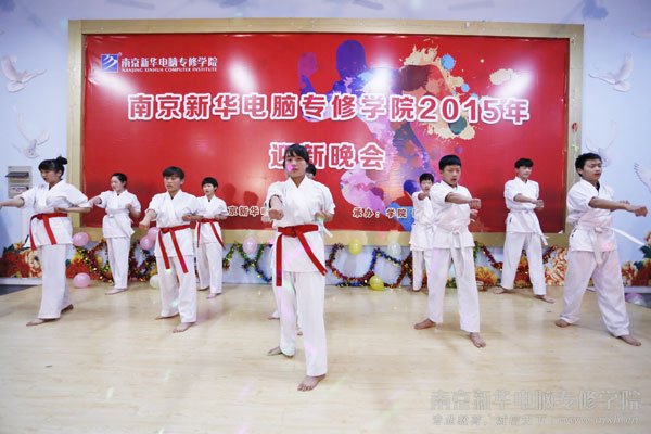 ������ͬѧ���ݡ�����Ӣ�ۡ�