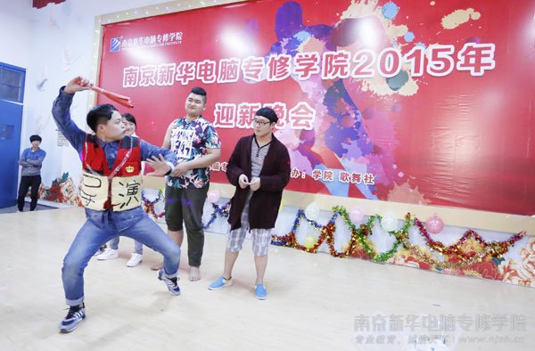 �ι���ͬѧ���ݵ�СƷ