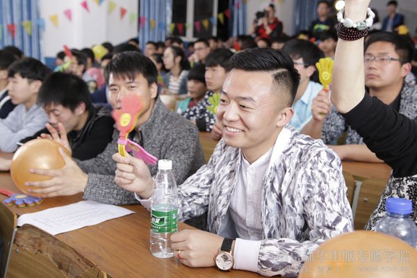 ̨��Ц��һƬ