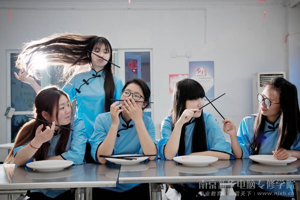 ��Ц���֣����ǵ��»�ʱ������