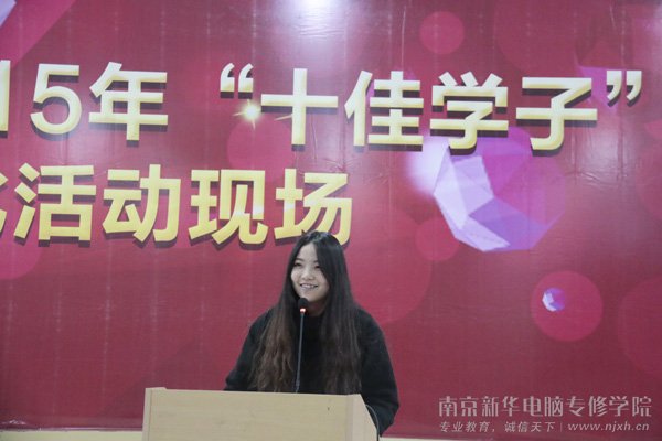 ����ɫ���ҳ���