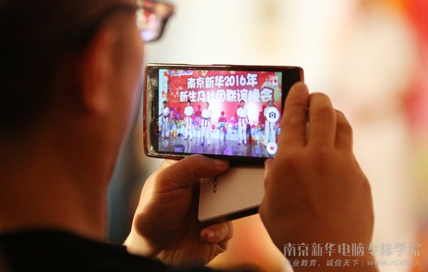 �ֳ�ͬѧ���ֻ���¼�����õ�һ��