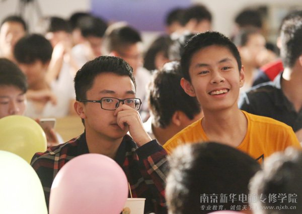 �ֳ�ͬѧ�ۿ�����