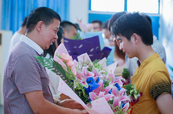 Ϊ��ʦ�����ʻ�������ж�֮��