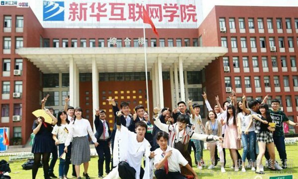 ���»���������һ��ѧӰ�Ӷ�����������������