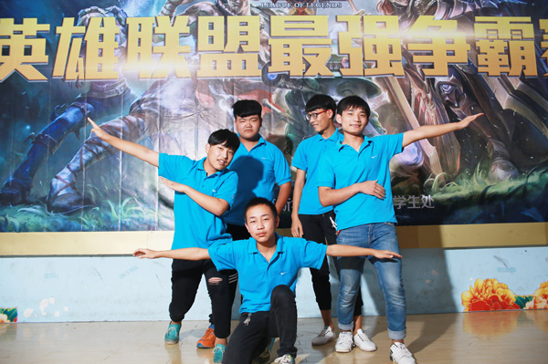 ��ǿ������