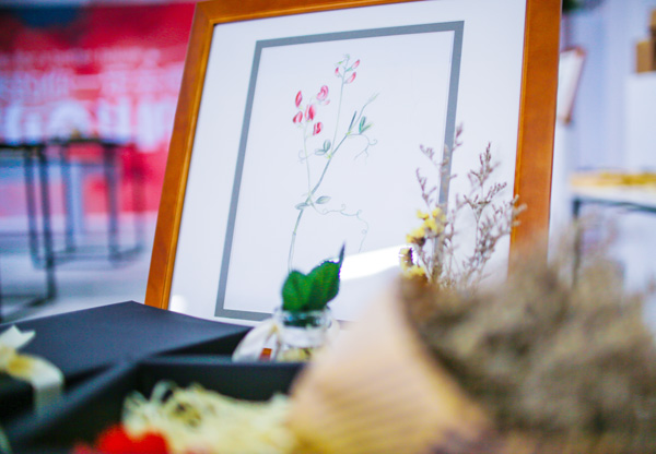 ��Ʒչ��Ʒ֮��