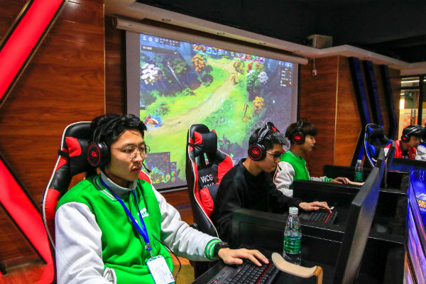 �Ͼ��»�����ר��ѧԺ