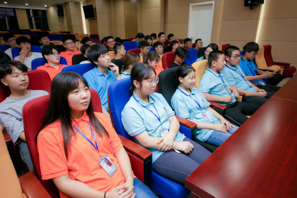 �Ͼ��»�����ר��ѧԺ