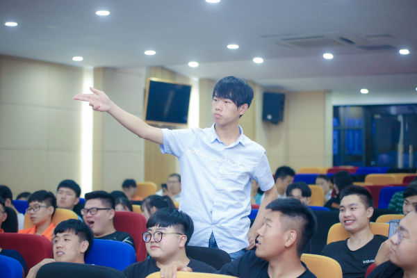 �Ͼ��»�����ר��ѧԺ