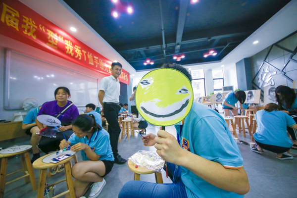 南京新华第一届我“型”我秀T恤文化节暨“团扇会·绘青春”手绘大赛火热开
