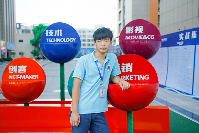 刘鸣宇说自己在初中的学习中,很多时候是被推着学习,被"强迫"学习