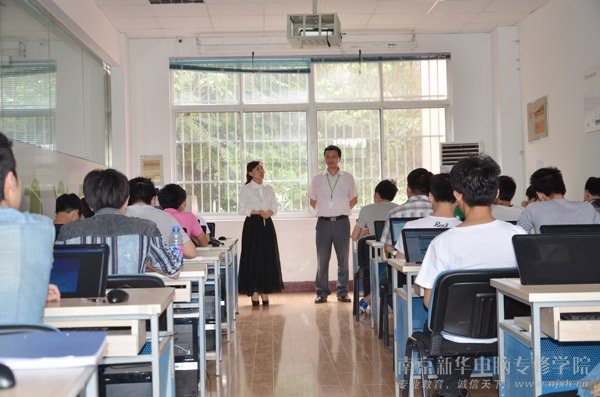 上市名企(华宝通讯)走进南京新华寻求"千里马"