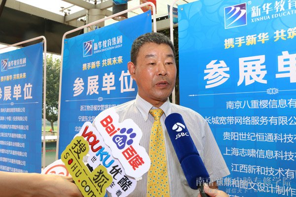 南京八重樱信息文化有限公司总经理韩金龙接受采访