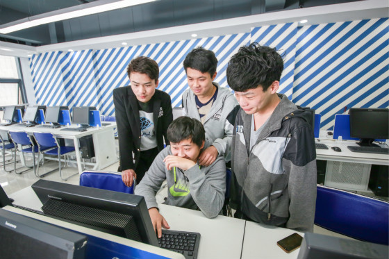 学it,够酷够炫够挣钱_南京新华电脑专修学院_南京新华电脑学校_新华